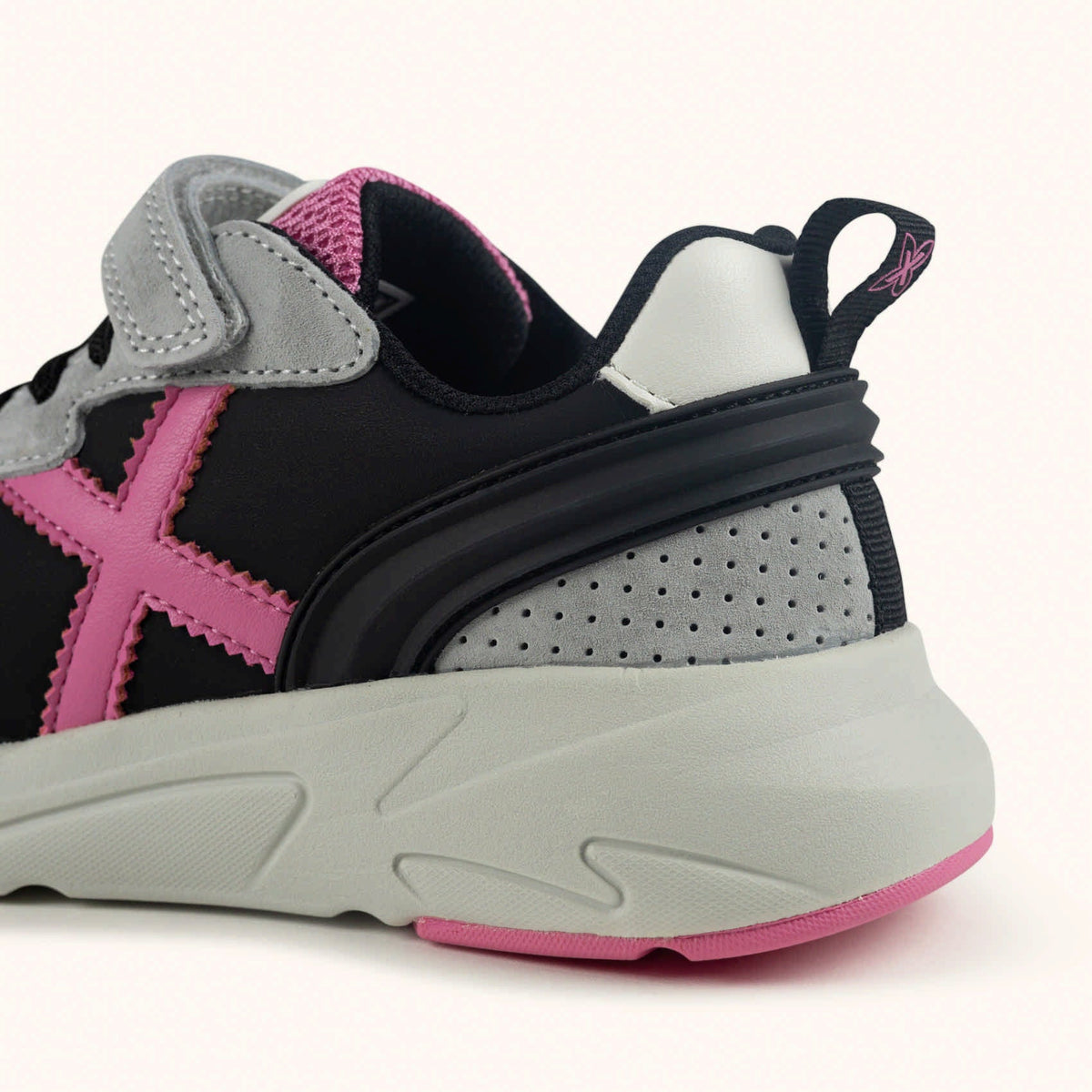 MUNICH, MUNICH MINI TRACK 130 Sneakers da bambino/a fuoristrada Nero, Rosa, Grigio e Bianco, , MUNICH MINI TRACK 130 Sneakers da bambino/a fuoristrada Nero, Rosa, Grigio e Bianco
