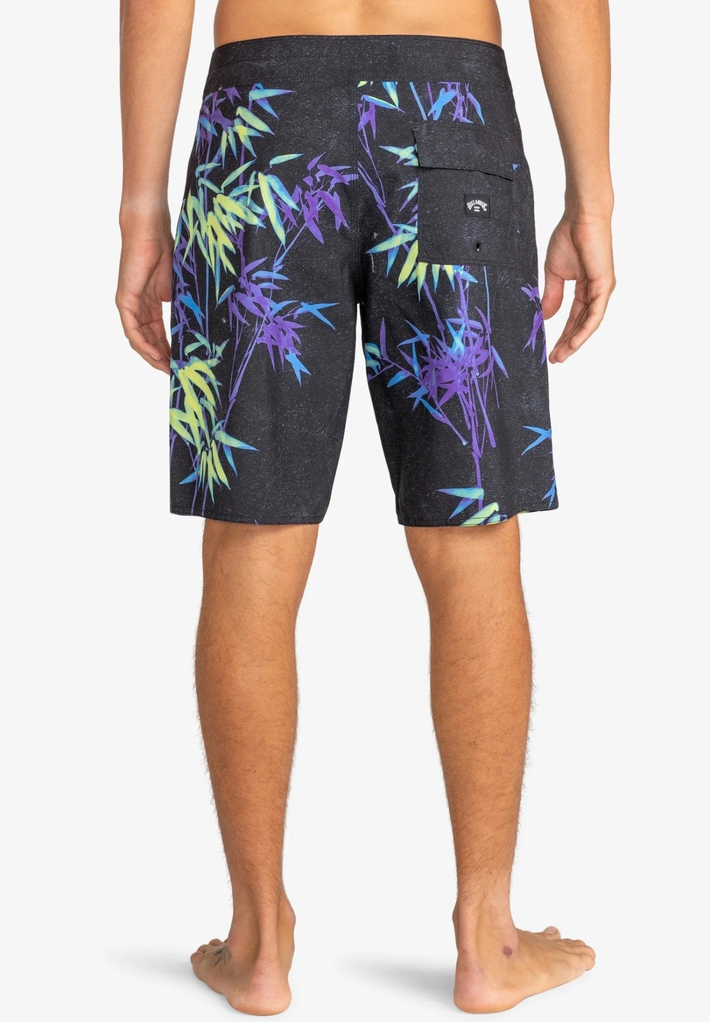 BILLABONG, SUNDAY OG BILLABONG, Costumi, SUNDAY OG BILLABONG